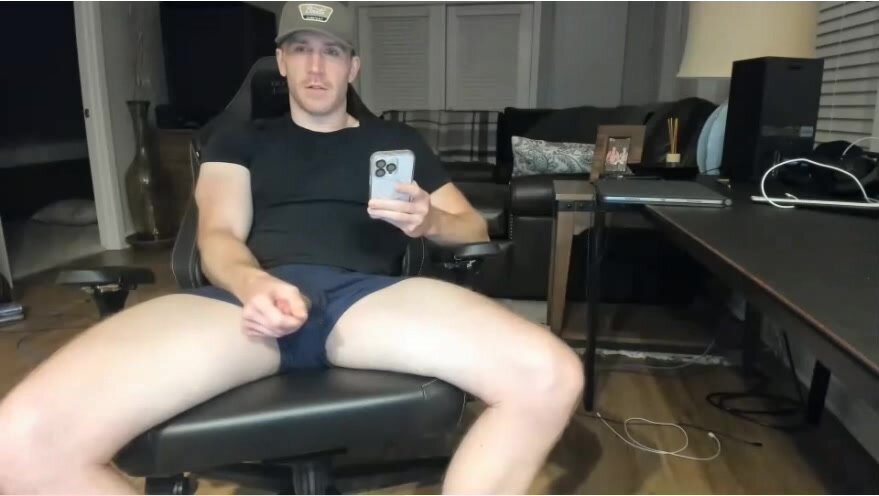 straight and sexy gamer on cam 5