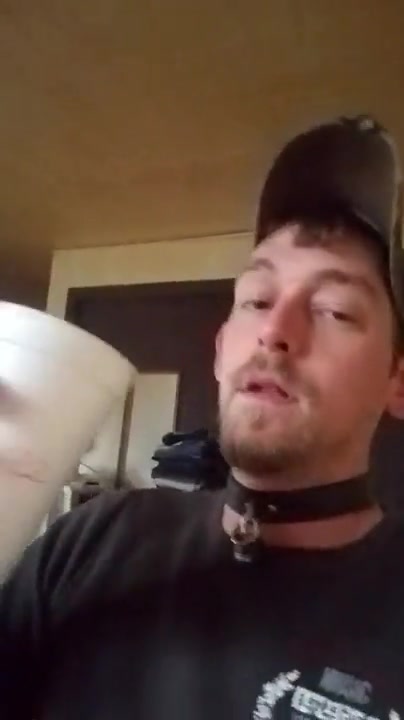 Slave Kyle drink his own piss