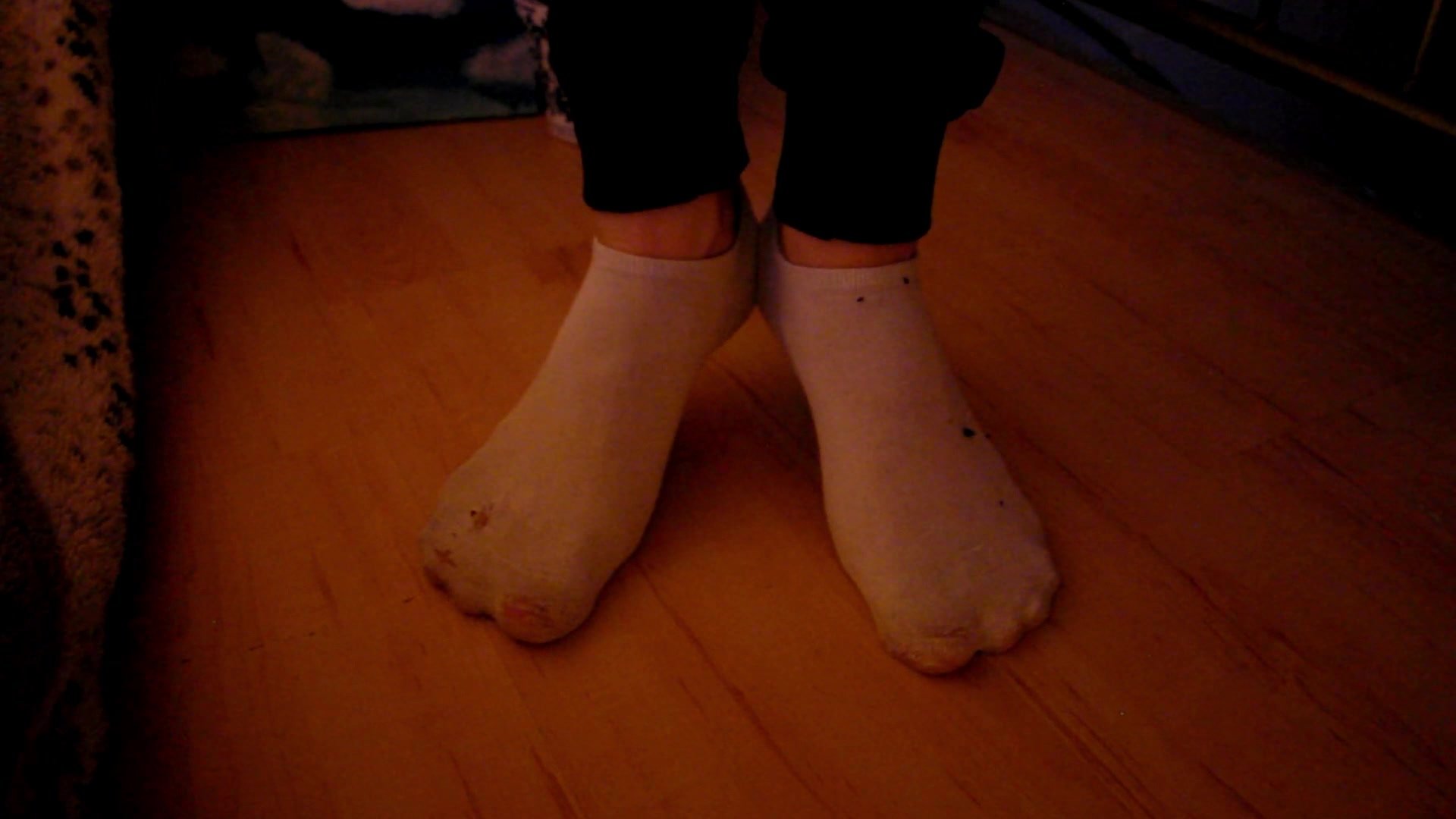 2 days unwashed male boy feet ^^ and sock trample!