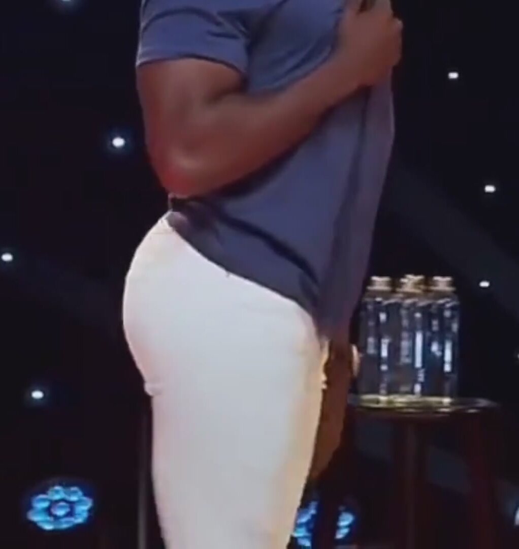 Comedian with a phat ass