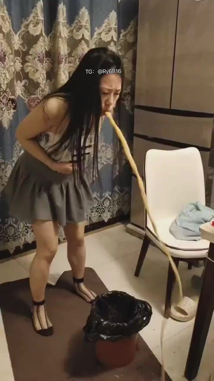 Chinese Girl livestream vomit