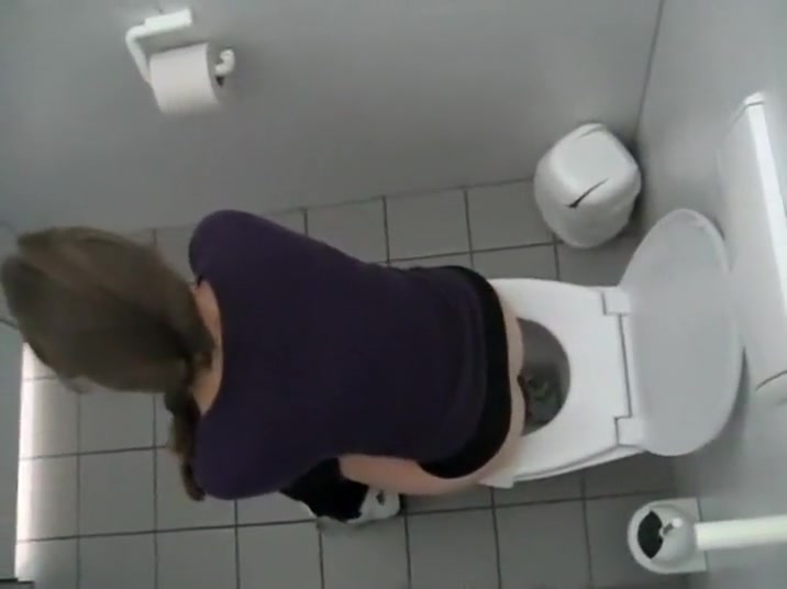 Cutie pooping in a public toilet