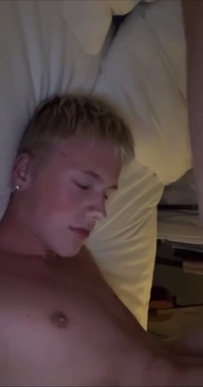 Blond twink drizzles his face with cum self facial