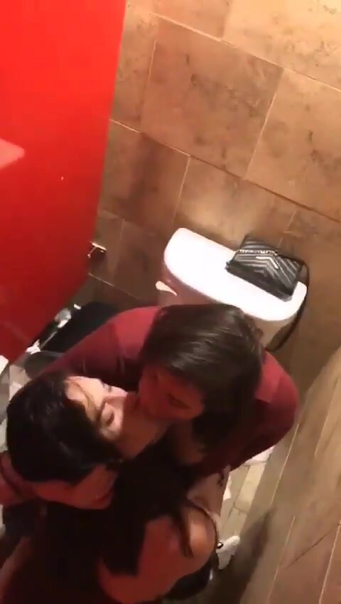 2 Girl kissing on the toilet