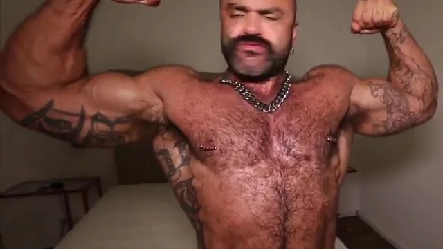 Hairy Muscle Daddy Porn