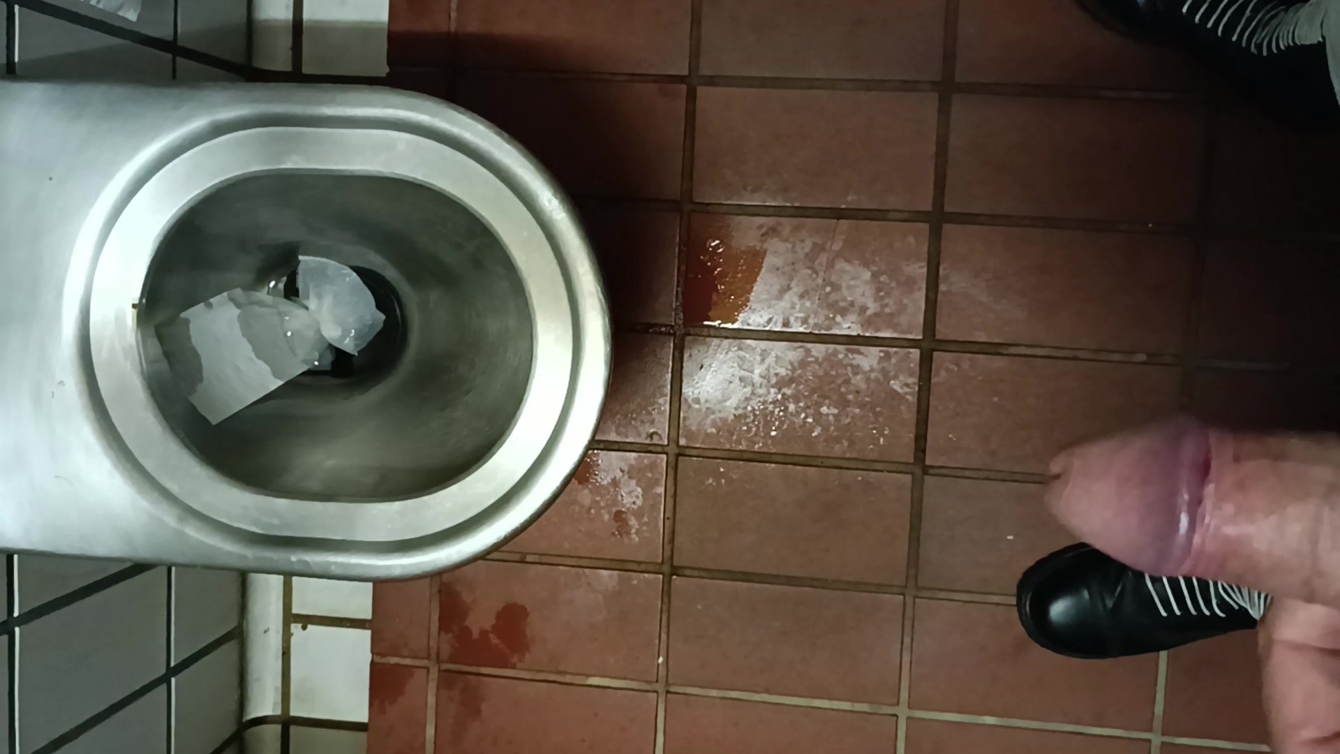 Toilet piss - video 22