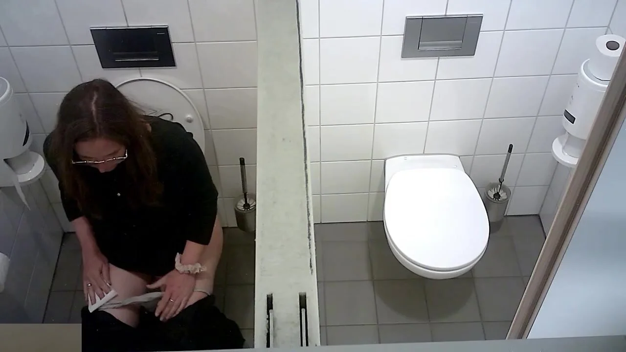 Office Toilet Spy Cam - WC 03 - ThisVid.com en anglais