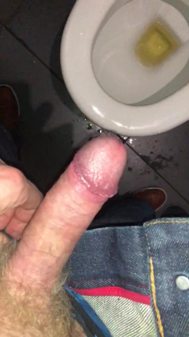 Toilet piss marking