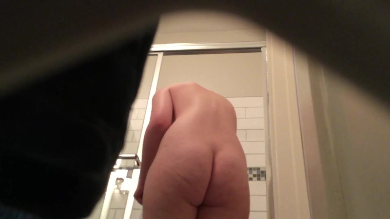 Bathroom spy on teen girl with amazing fat ass