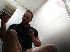 toilet hx 20- A hot sweaty dump