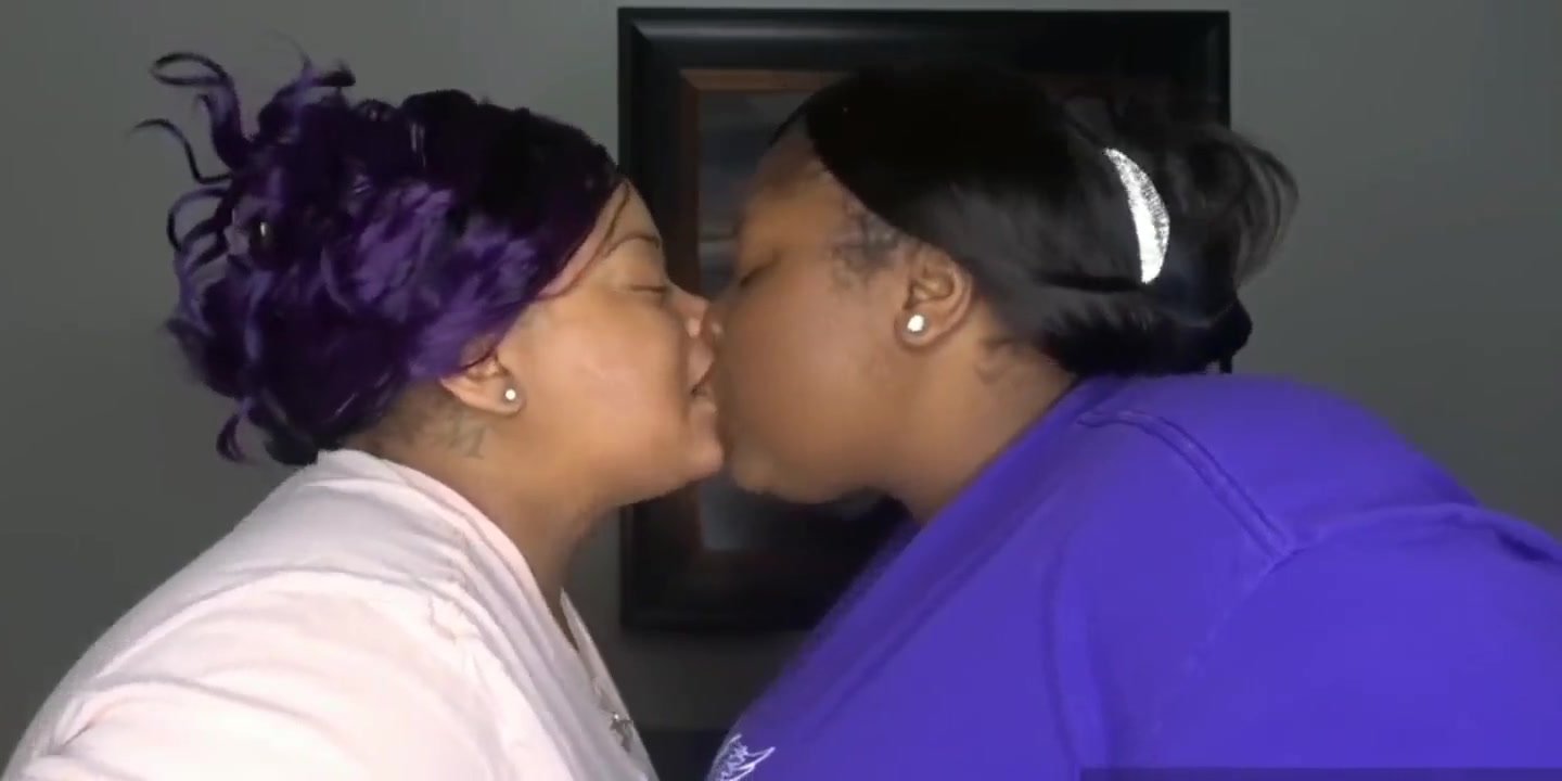 2 Ebony BBW's Passionate Kissing