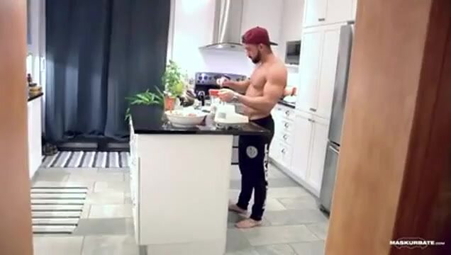 LET'S MAKE A PROTEIN SHAKE