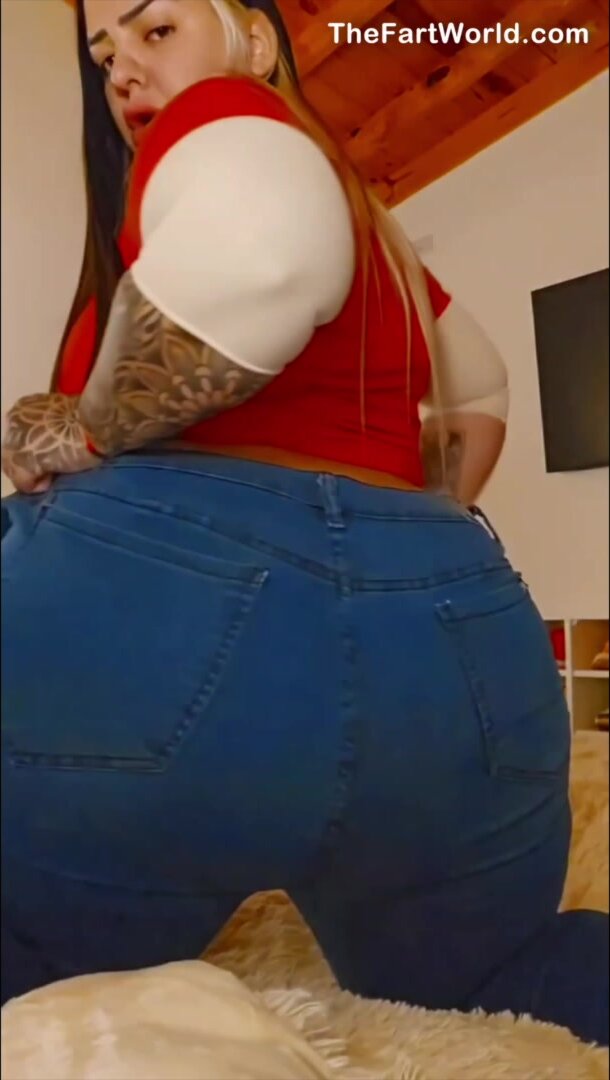 Lucianna Bubbly Farts In Jeans! CRAZY Fart at the end!