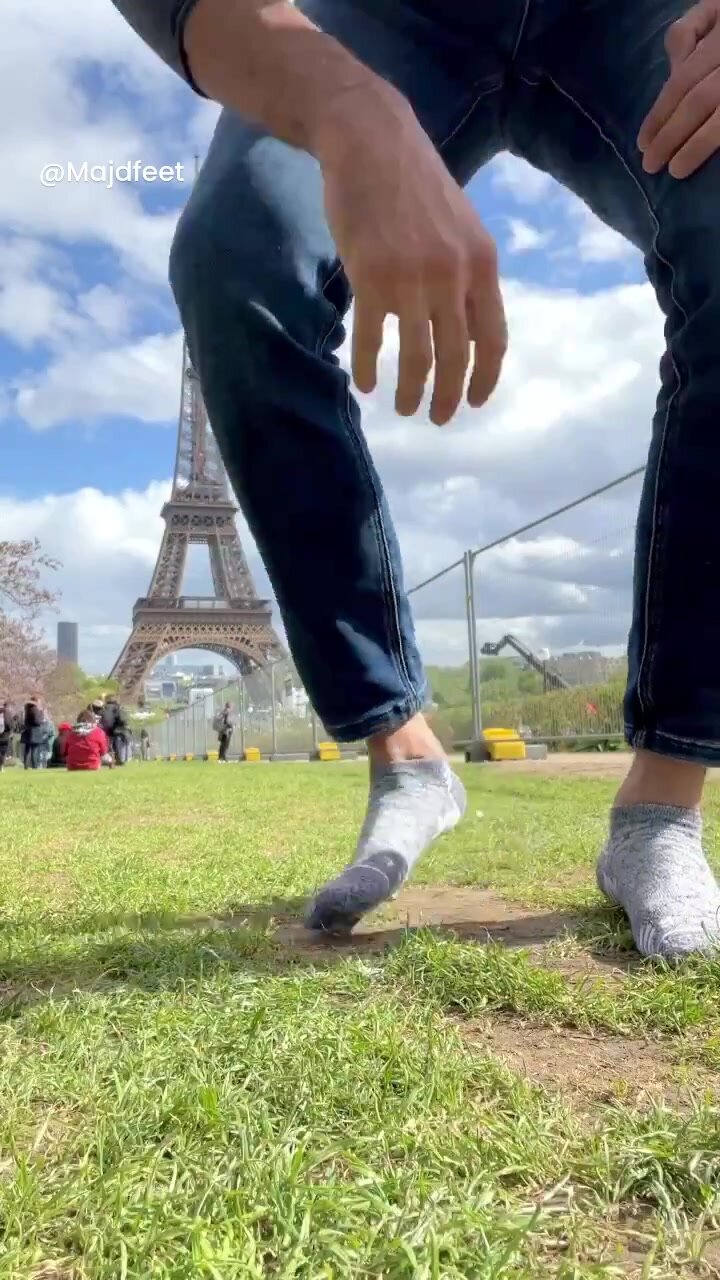 Feet in Paris