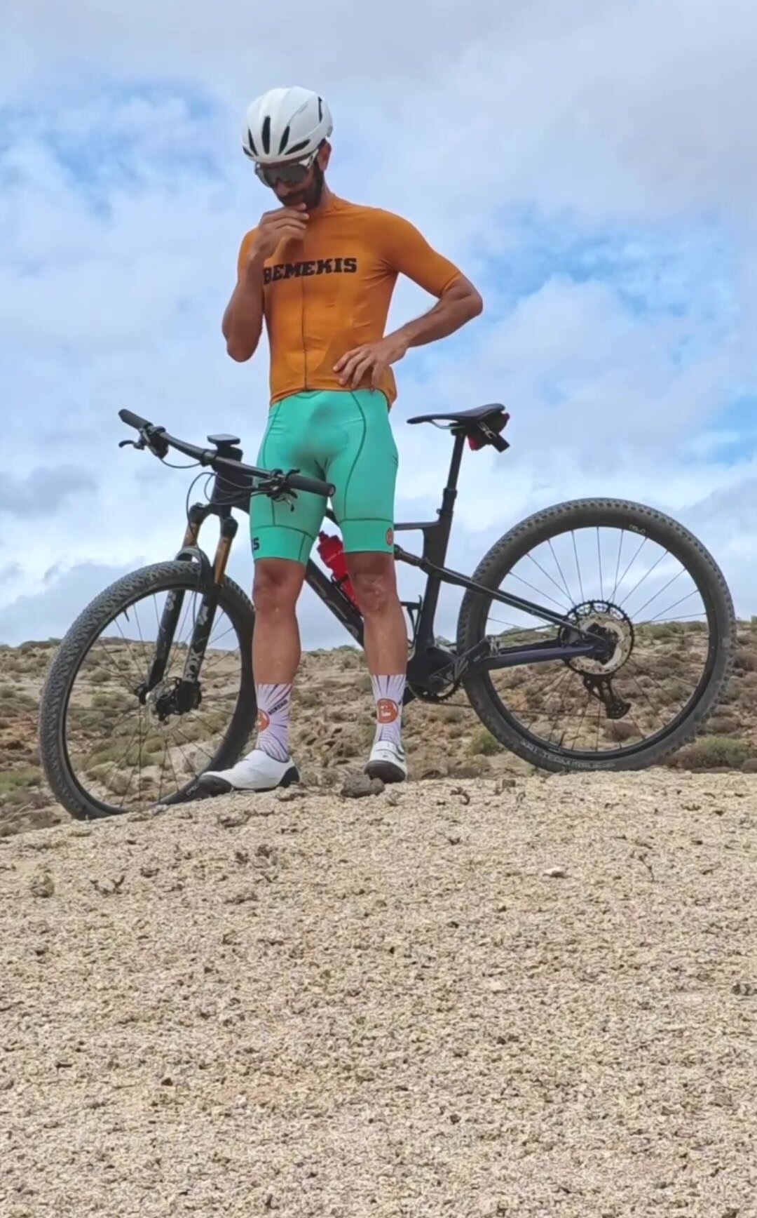 Cyclist bulge - video 18