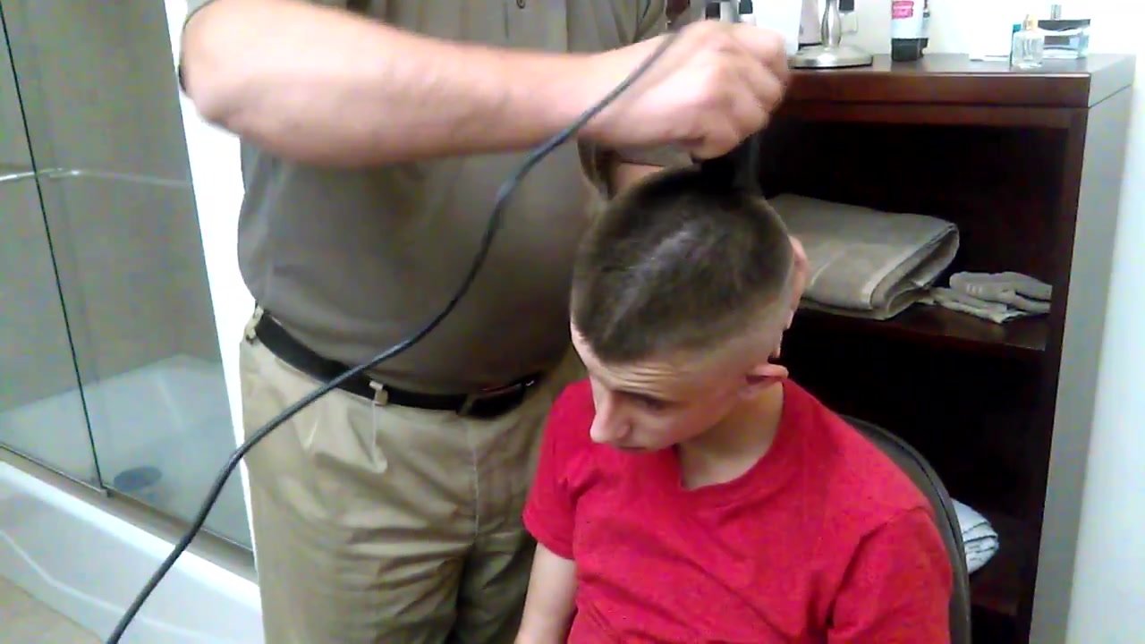 Daddy gives teen a crisp flattop haircut