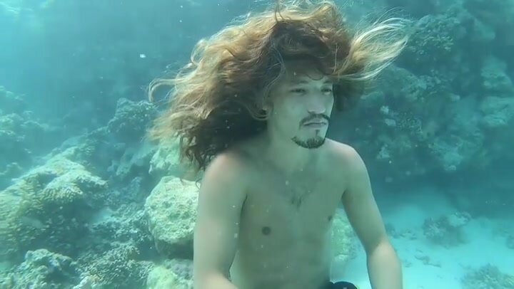 Long haired barefaced arab breatholds underwater