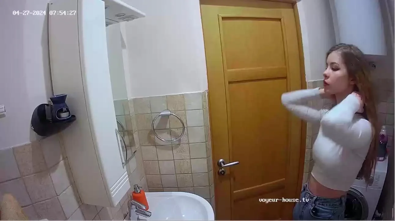 Pooping voyeur cam - ThisVid.com en anglais