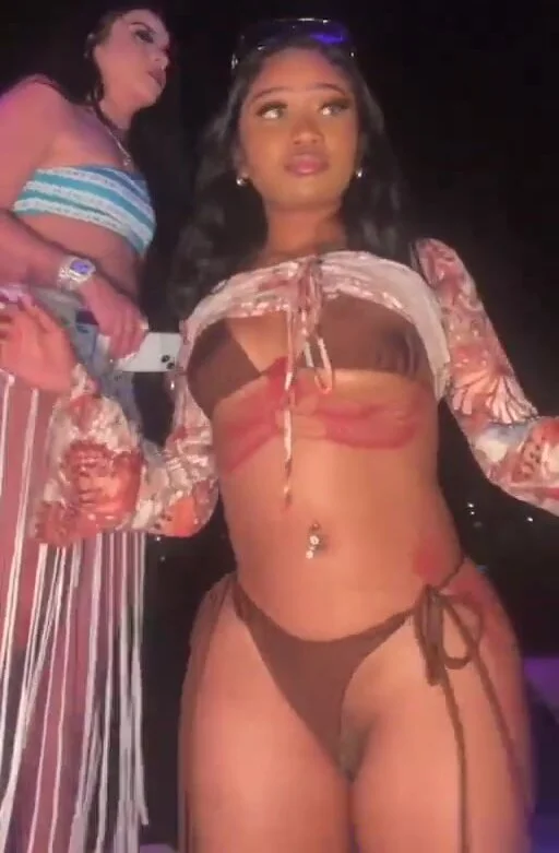 accidently pussy slip Bikini Pussy Slip - ThisVid.com