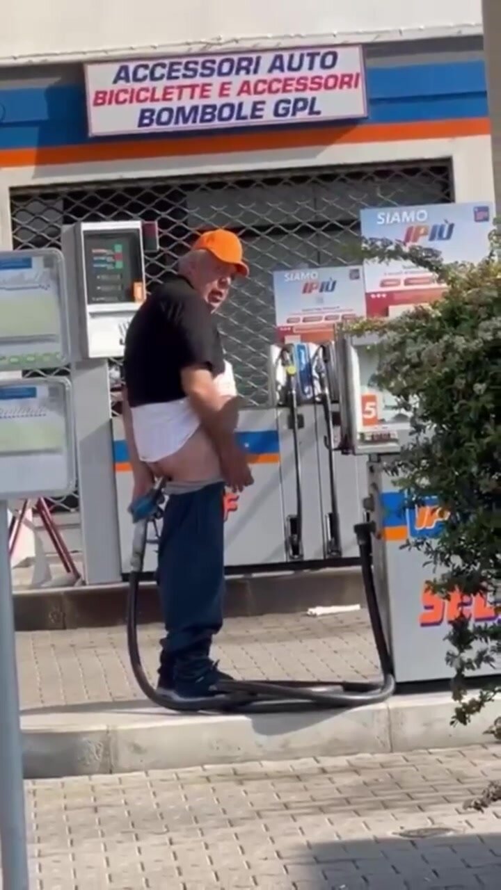 Long floppy dick  at the gas pump