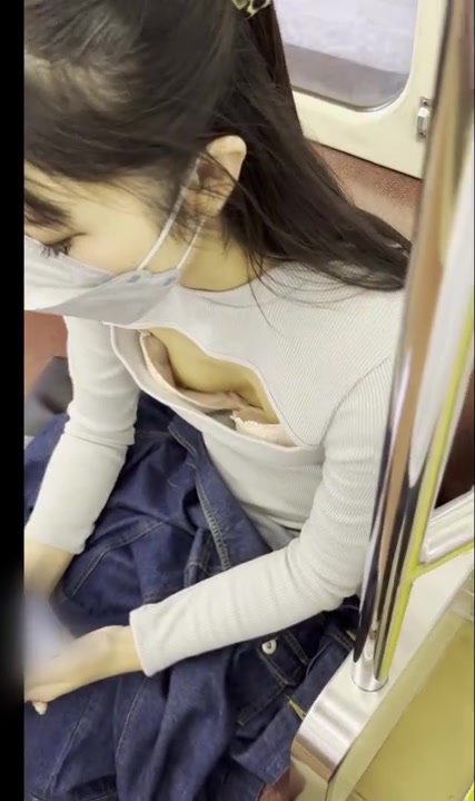 women be seen nipple when take train