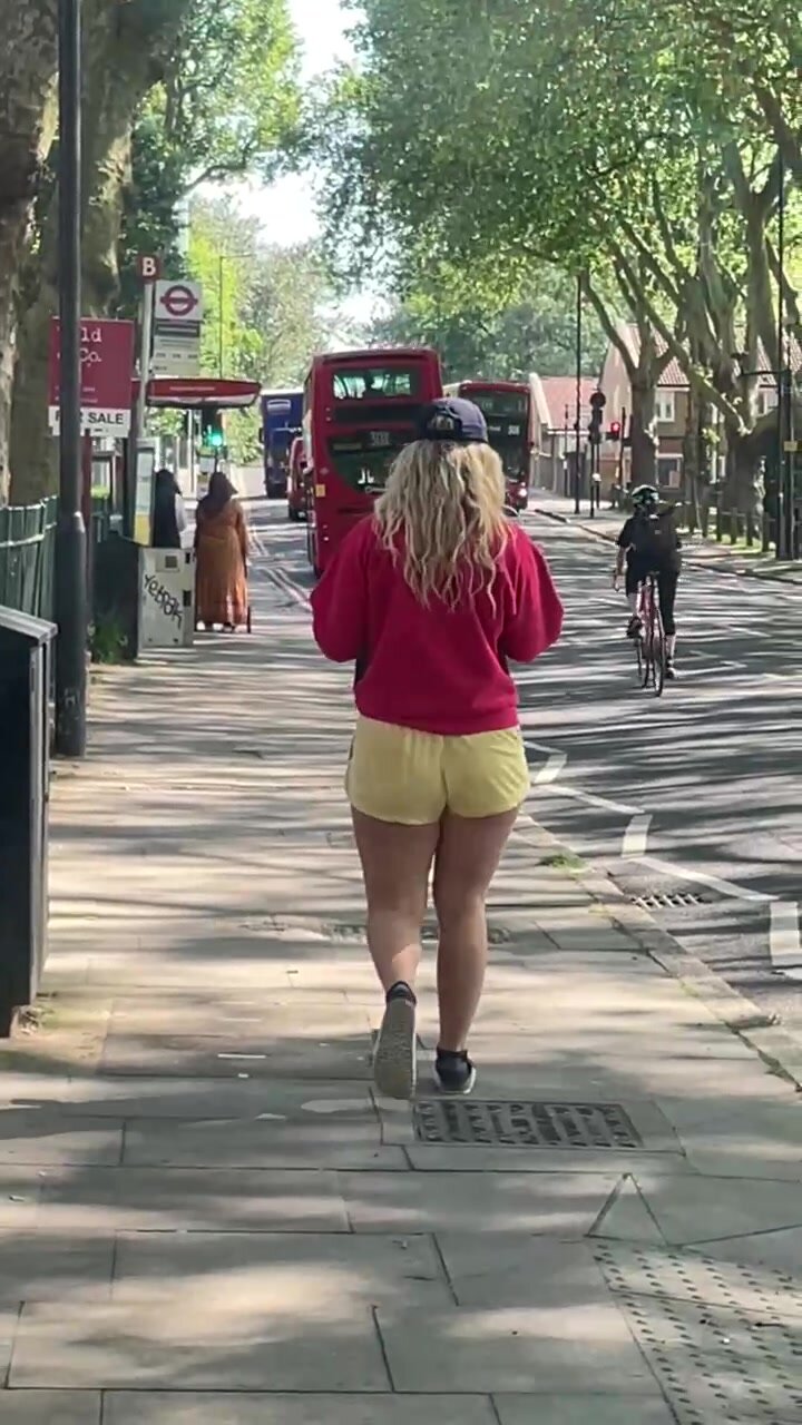 Blonde pawg in yellow shorts