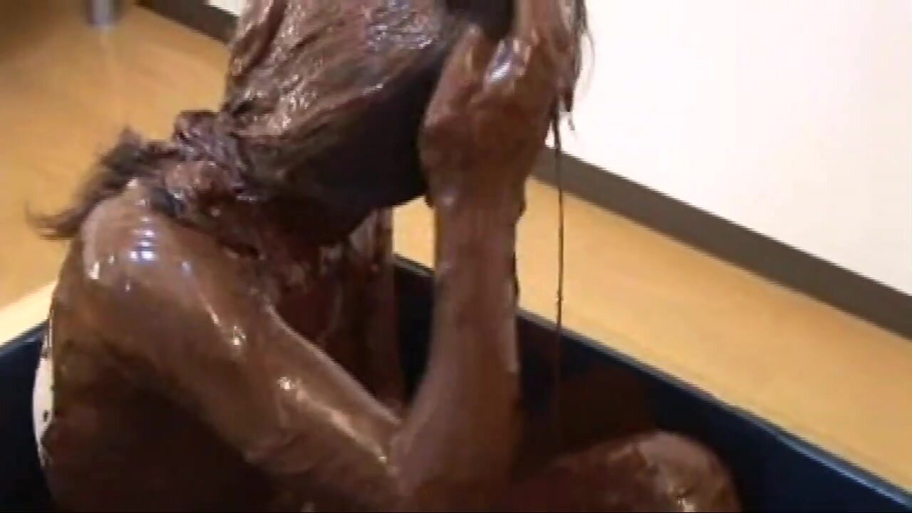 Chocolate bath - video 2