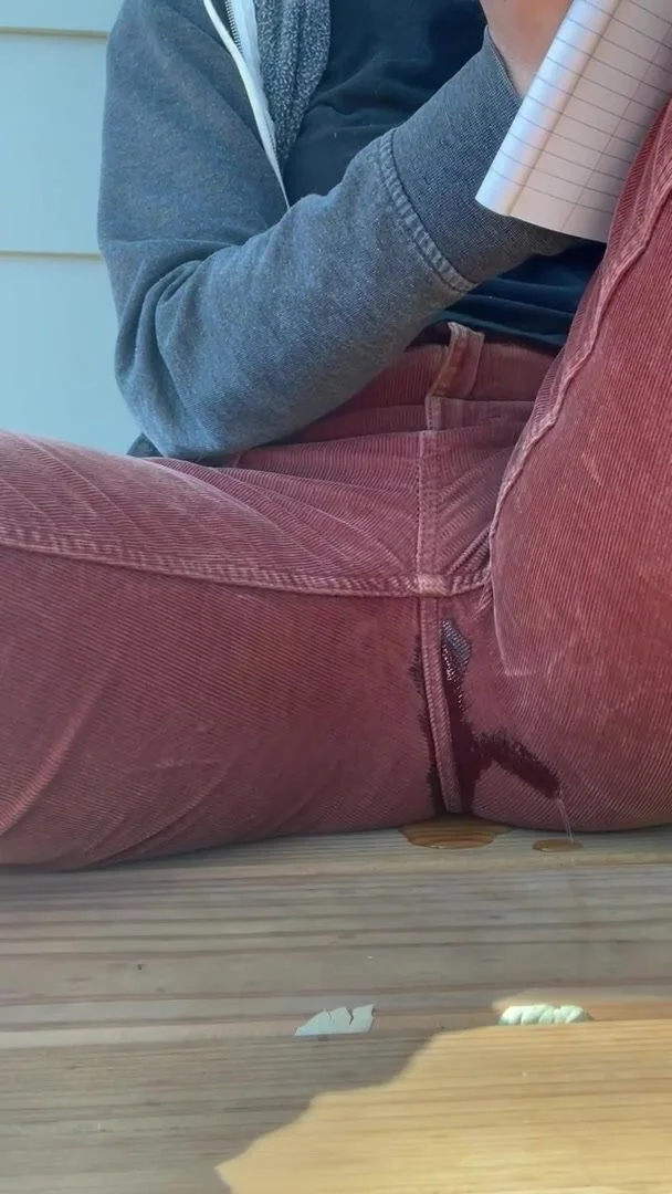 Rápido Wetting her red pants ThisVid com em inglês 