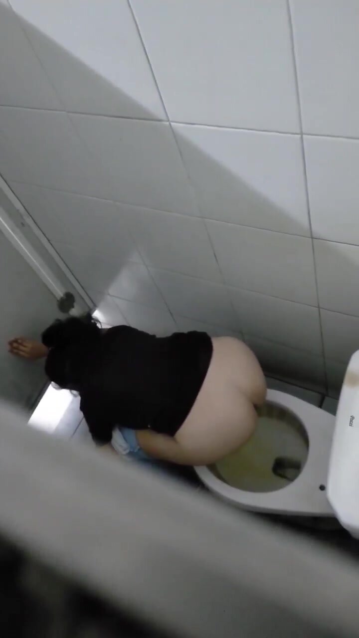 White fat ass on toilet