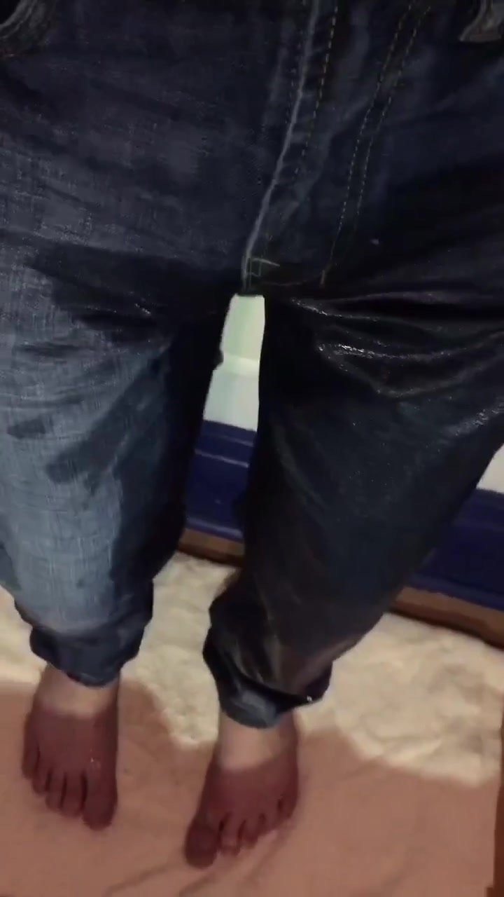 Huge pee accident in my jeans