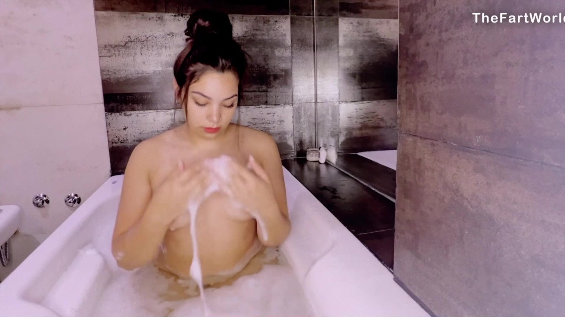 The Hottest Fart Girl Making Bubbles In The Tub