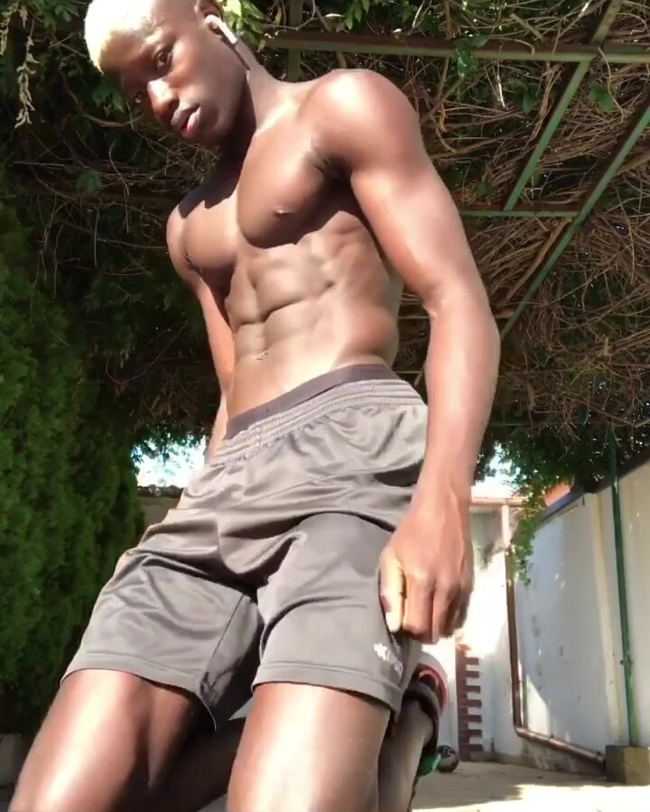 Black Teenager Muscle Biegen