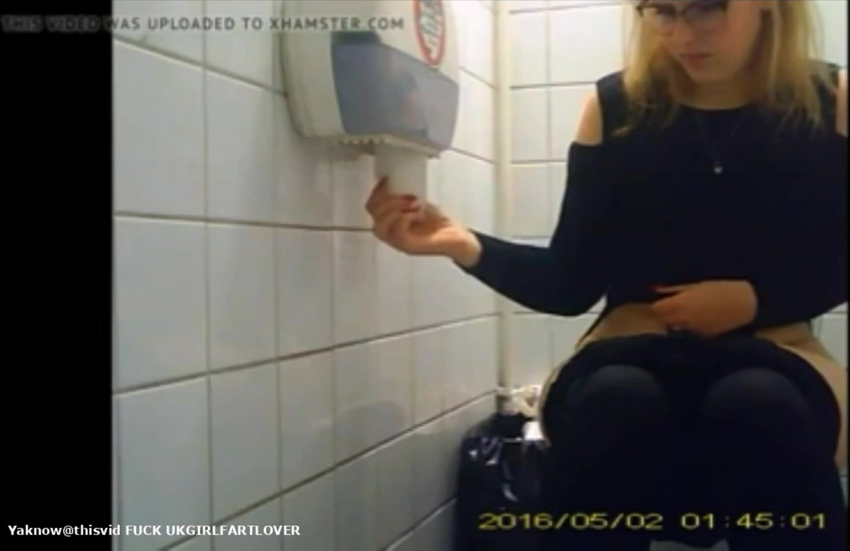 Teen diarrhea farting in toilet
