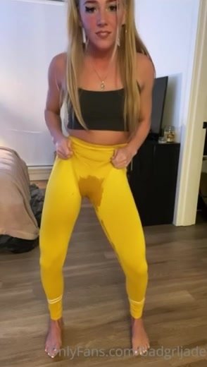Yellow leggings wetting