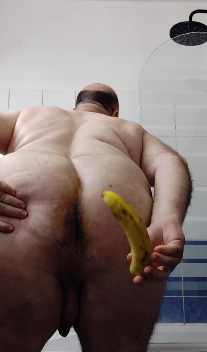 old chubby white fag gives ass to mouth to banana