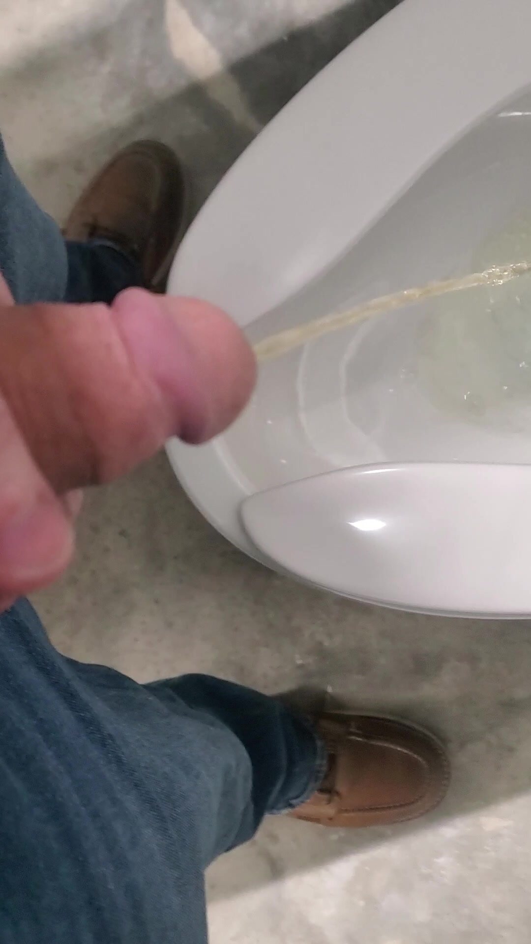 Piss at work - video 6