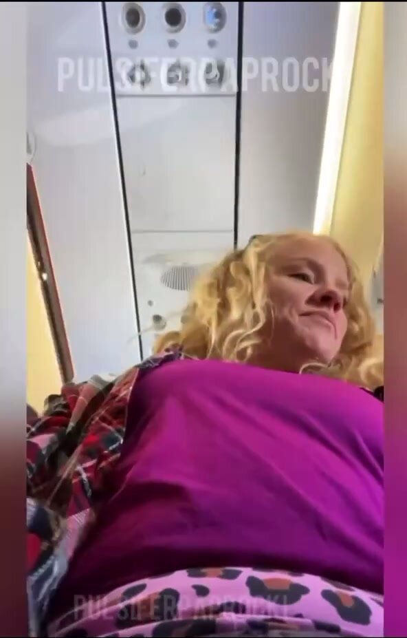 Nasty farts on airplane