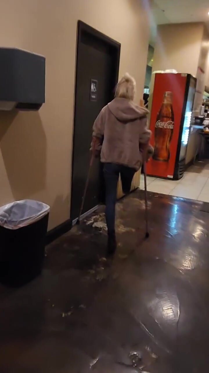 Amputee girl in crutches - video 10