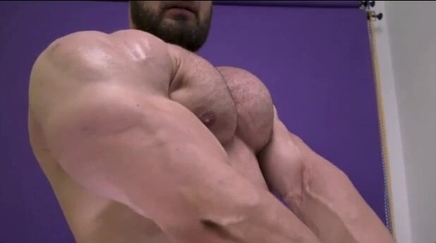 Hit muscle bear flexes his naked muscles
