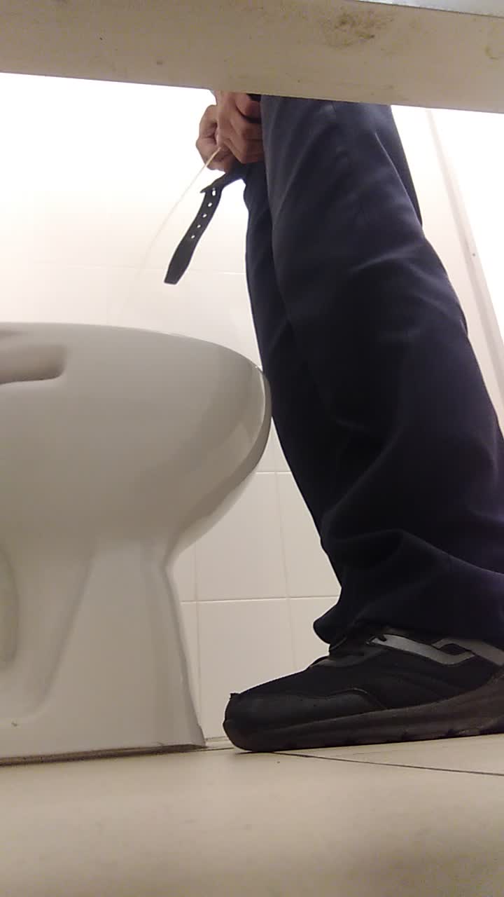 Toilet spy - video 167