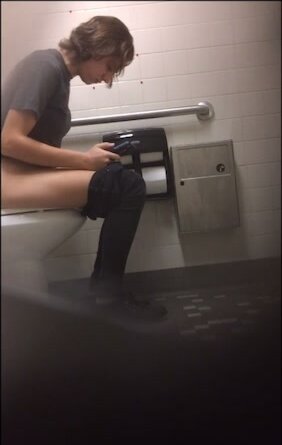 College Teen pooping on Toilet