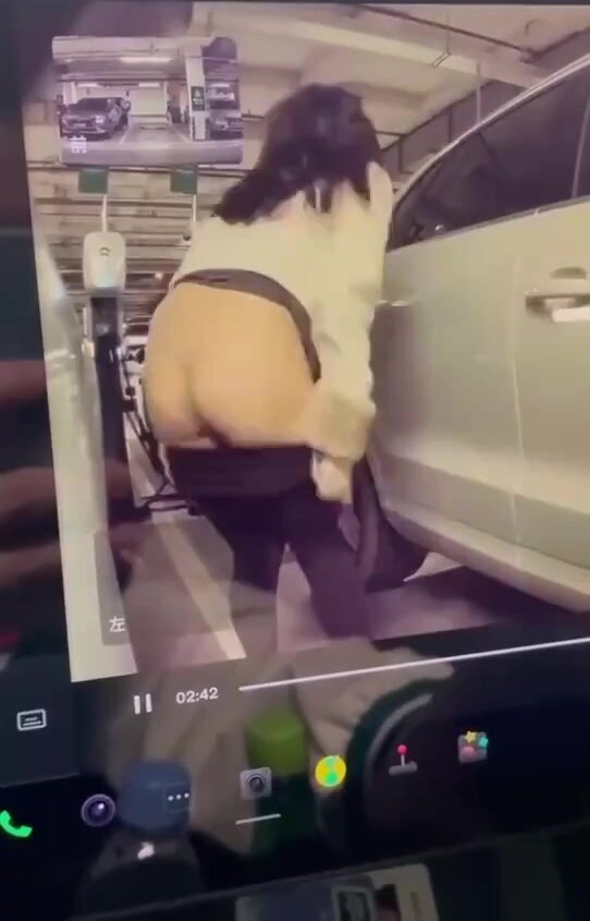 Girl pissing next to car - video 2