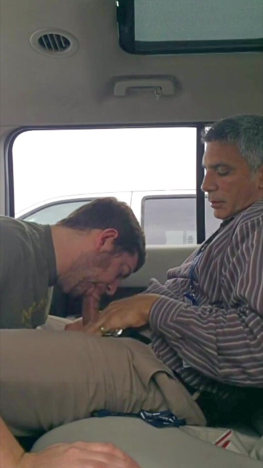 Married str8 daddy sucked by cruising cumslut in a car