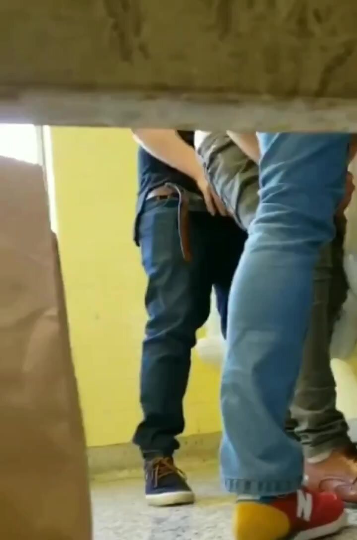 Busy cottage bottom has a nice dick