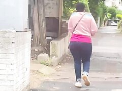Sexy African ass in jeans
