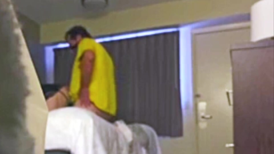 Str8 anon daddy fucks a bottom slut in a sleazy motel
