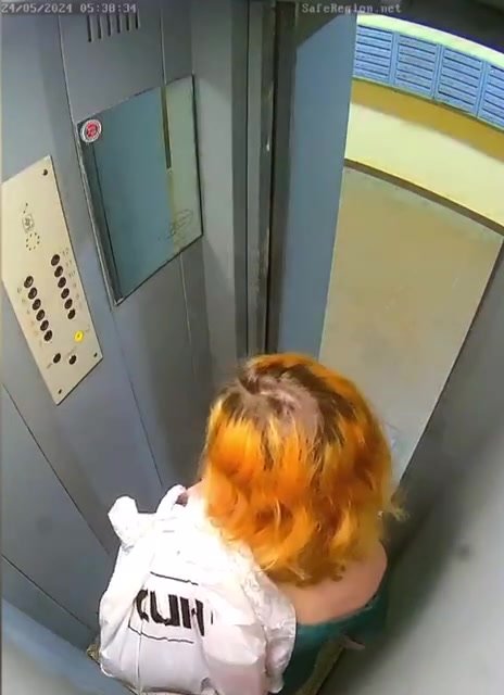 CCTV Pissing elevator floor