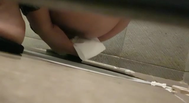 toilet spy - video 651
