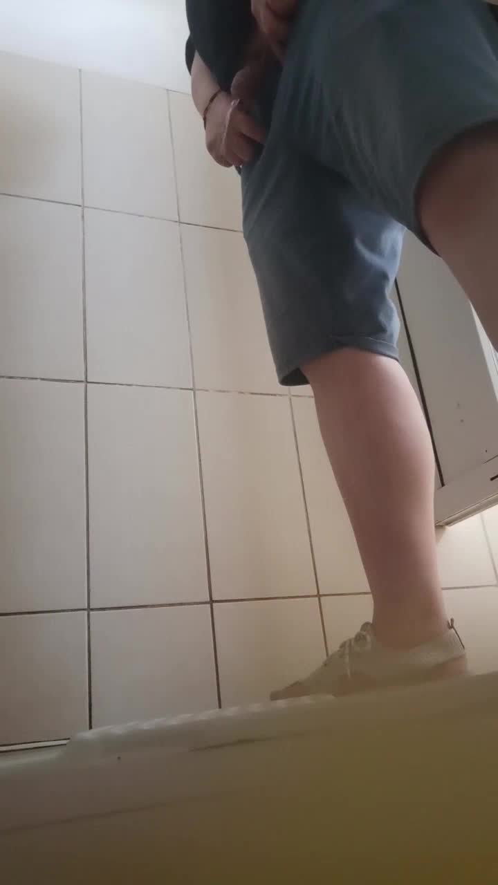 Squat toilet pissing spy