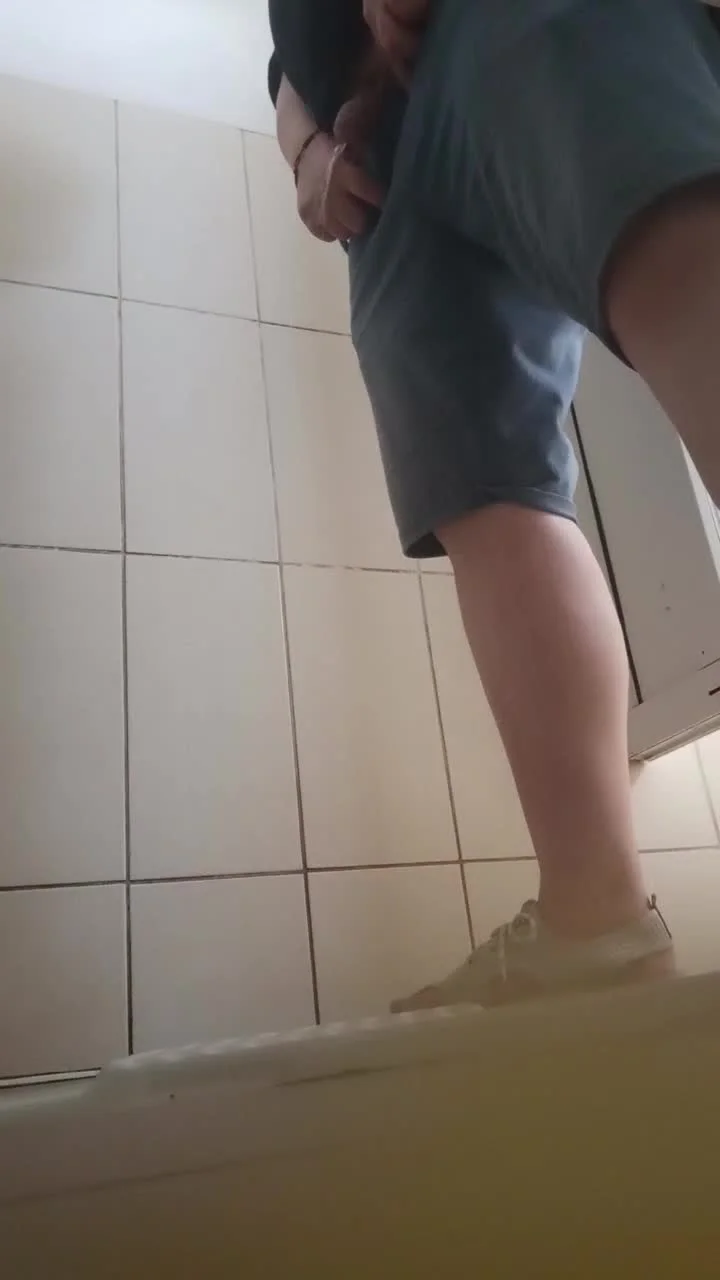 Squat toilet pissing spy - ThisVid.com